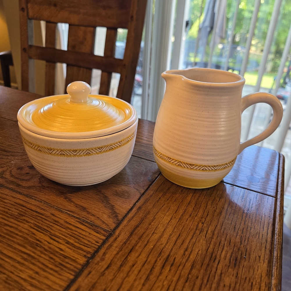Mid Century Franciscan "Hacienda Gold" Earthenware Lidded Sugar Bowl/Creamer
